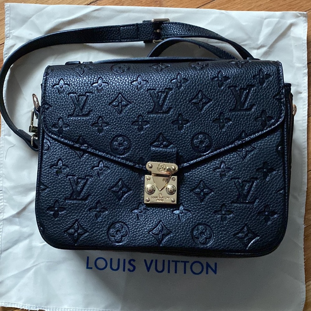 LV Pochette Métis with dust bag
